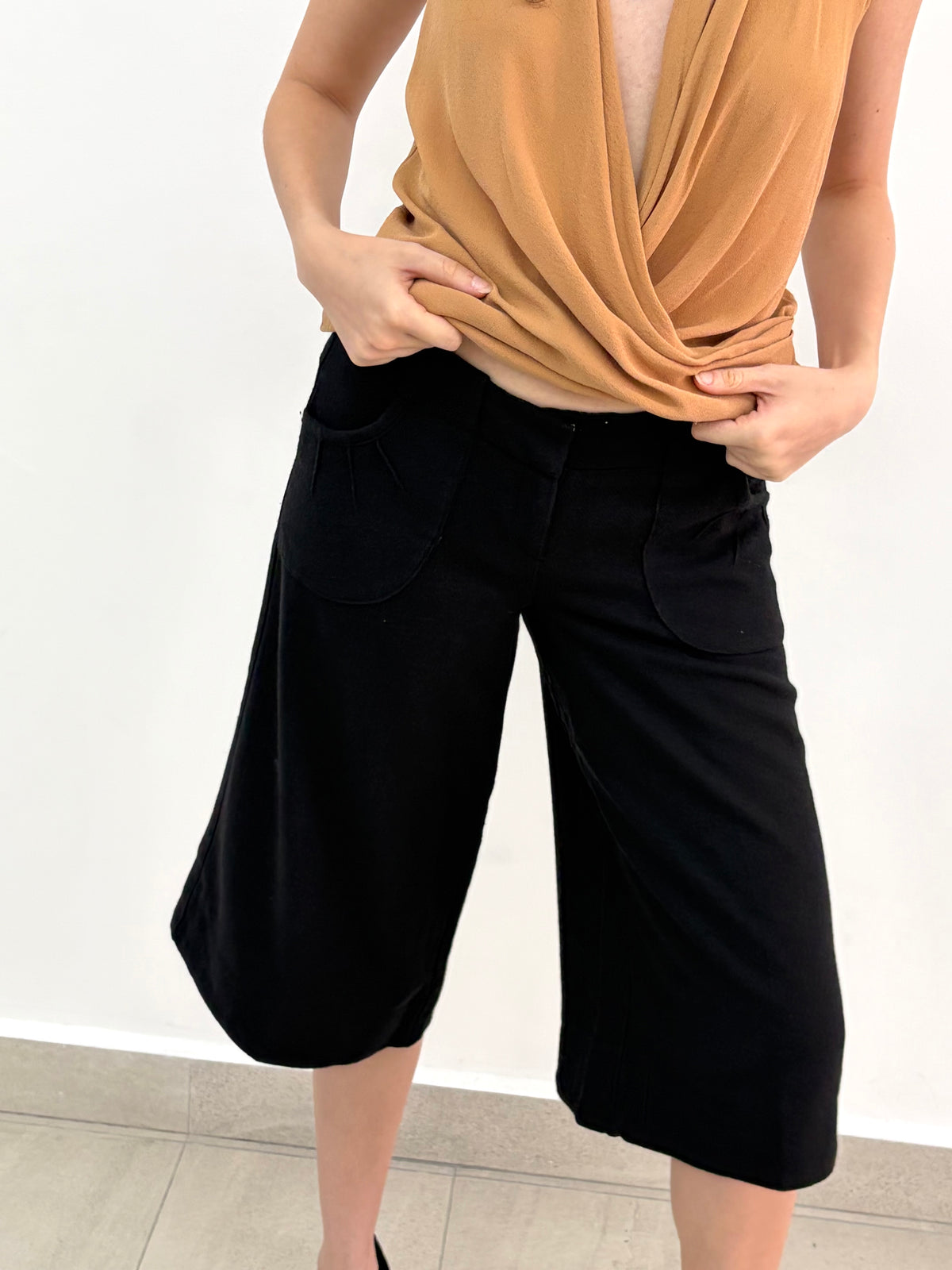 Black Flare Capris