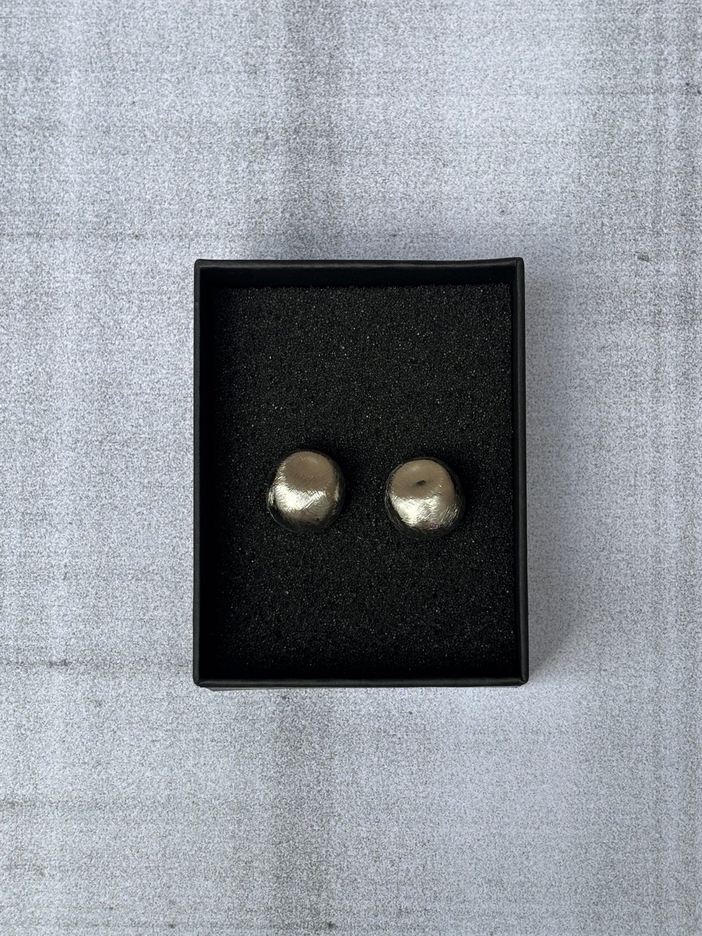 Dune Studs